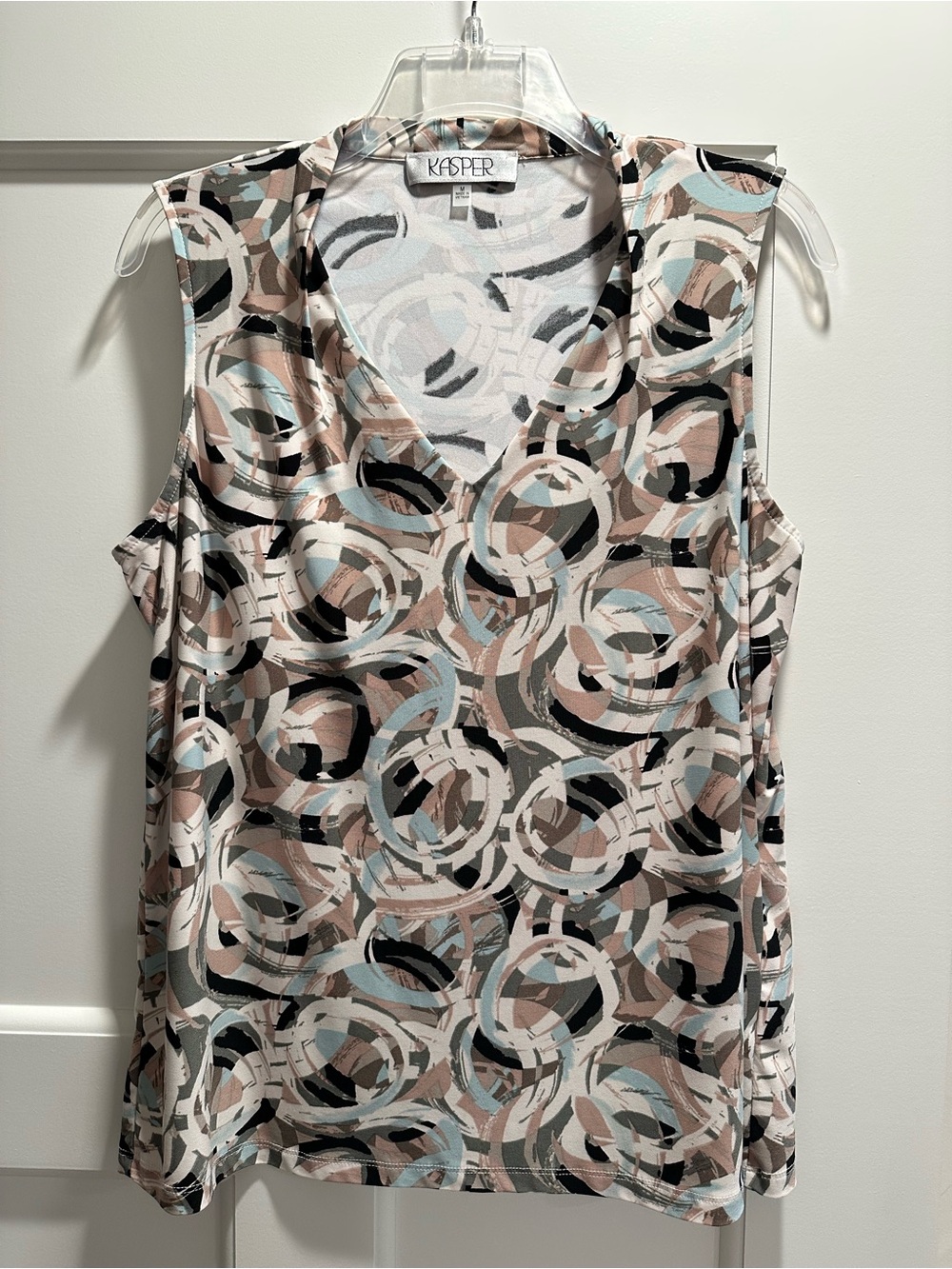 Kasper Sleeveless V-Neck Top in Beige, Black & Light Blue Circle Print